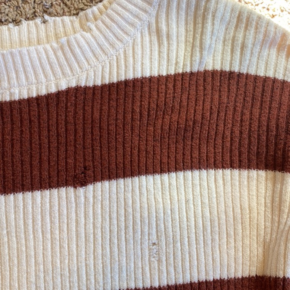 Buckle ribbon sweater with ripped detailing, cream and rust, oversized small - Picture 4 of 5